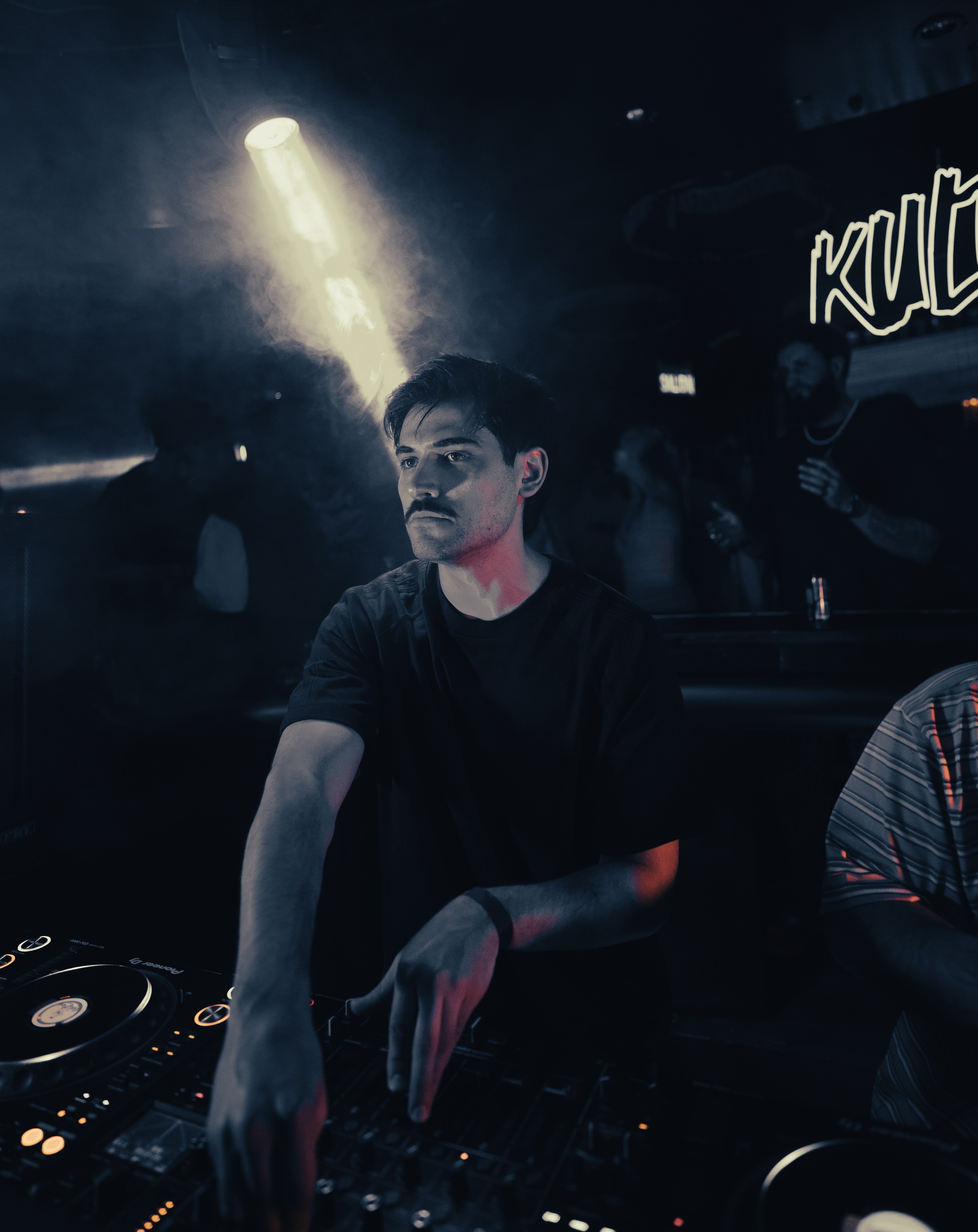 Alejo O'valla artist